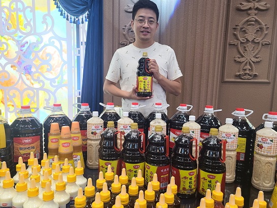 南阳市南峰调味品公司现场展示09.jpg